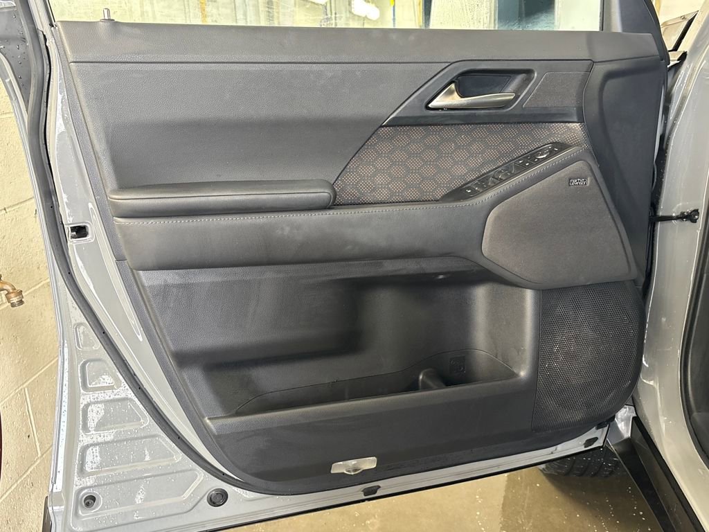 Used 2024 Lexus GX 550 w/ Accessory Package (Z1) image 13