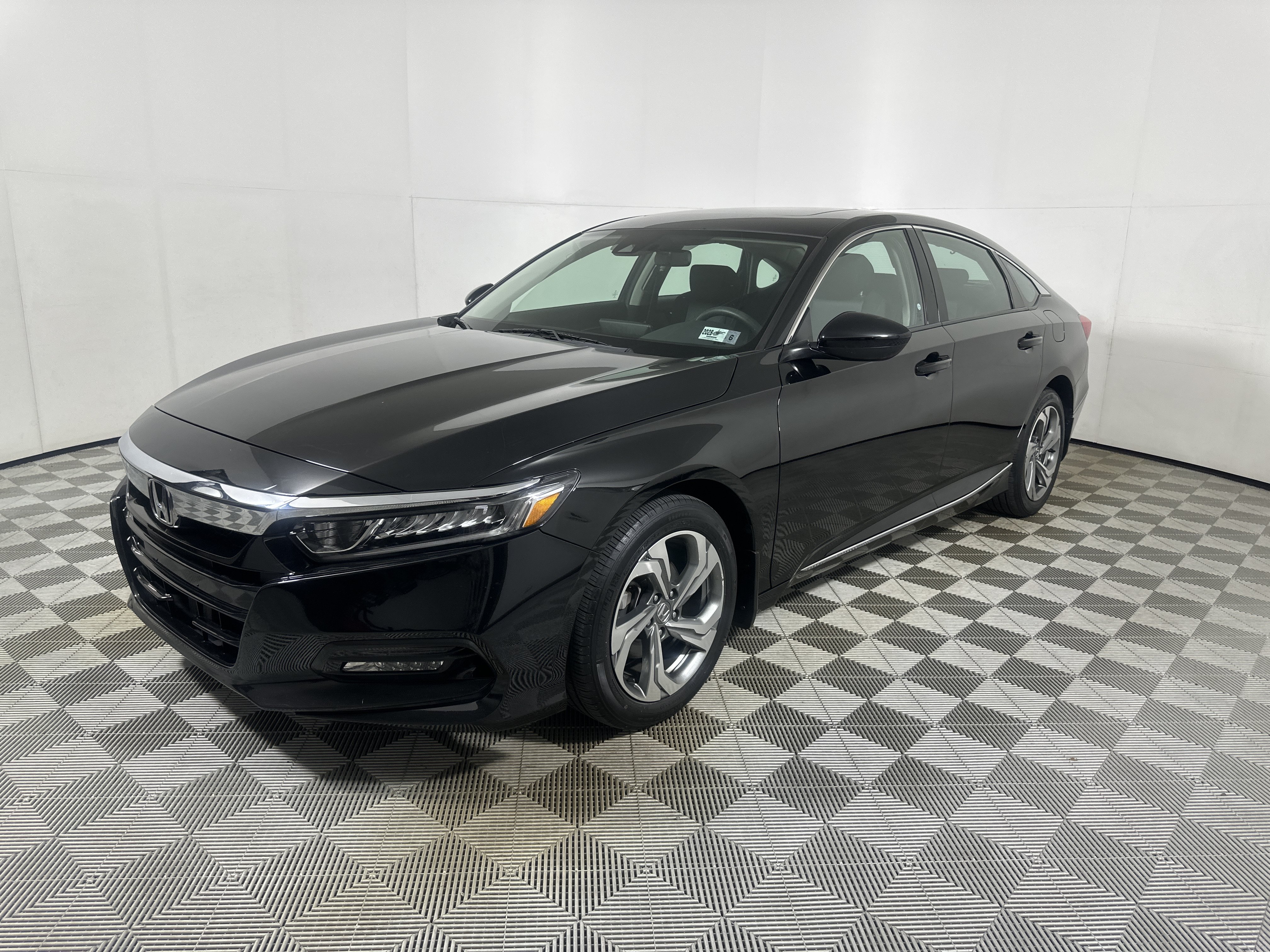 Used 2018 Honda Accord EX image 3