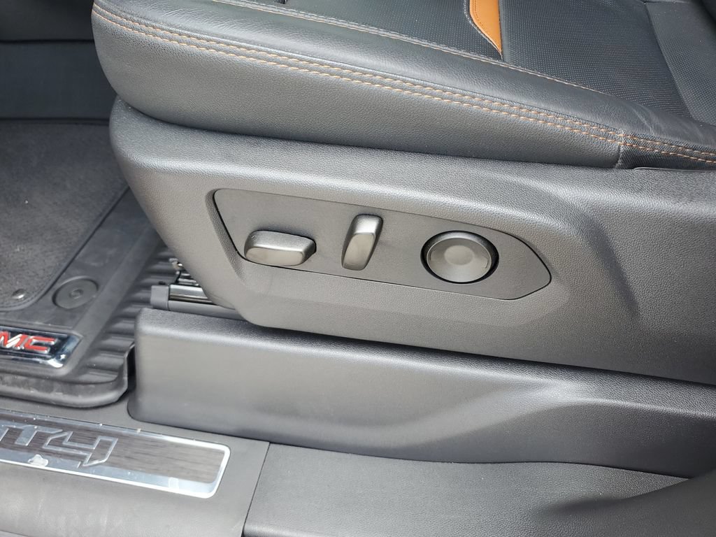 Used 2025 GMC Sierra 2500 AT4 w/ AT4 Premium Plus Package AWD/4WD image 16