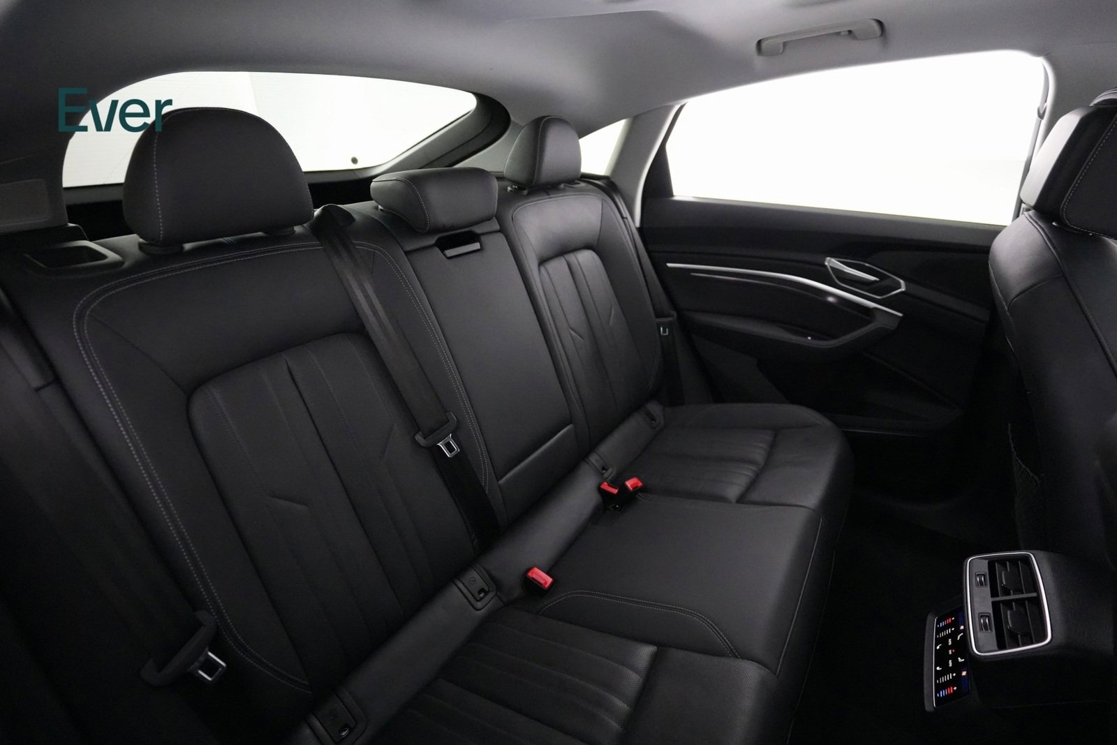 Used 2022 Audi e-tron Premium Plus image 9