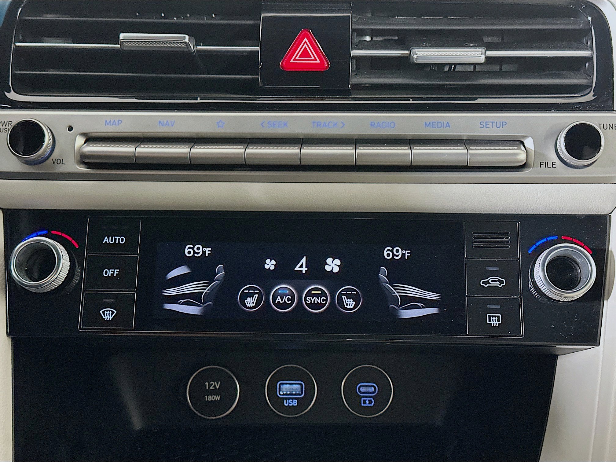 Used 2025 Genesis G70 2.5T image 24