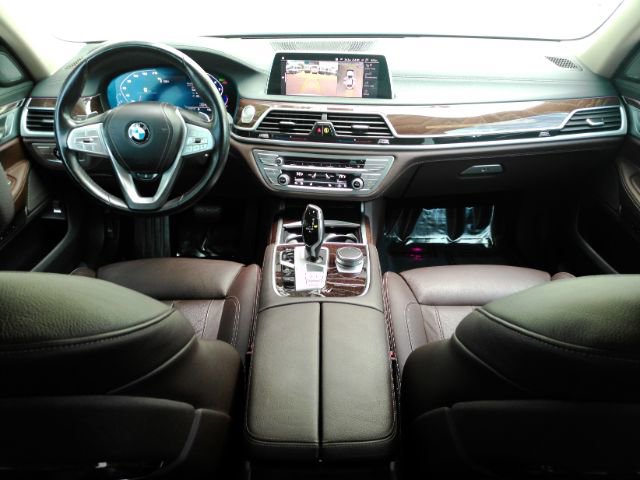 Used 2022 BMW 740i RWD image 3