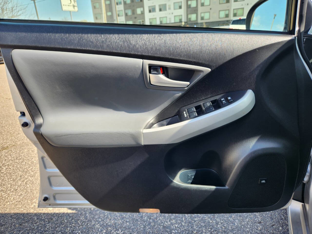 Used 2012 Toyota Prius Four w/ Deluxe Solar Roof Pkg FWD image 19