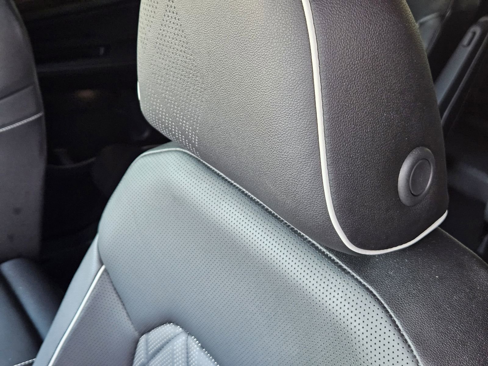 Used 2025 Volkswagen Atlas SEL Premium R-Line image 33