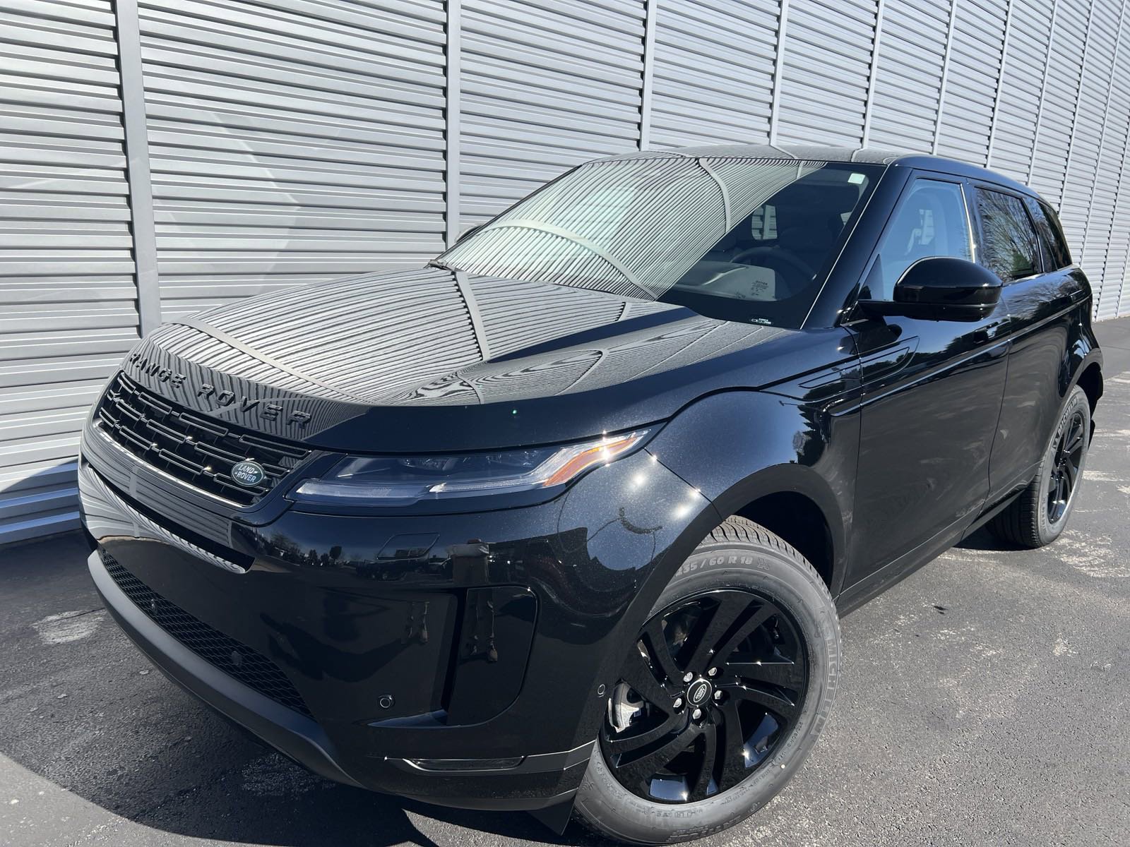 New 2025 Land Rover Range Rover Evoque Dynamic SE image 1