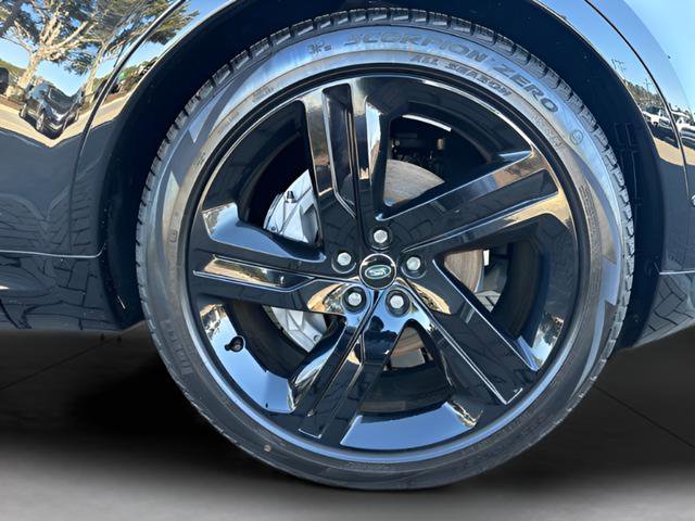 New 2025 Land Rover Discovery Dynamic SE image 38