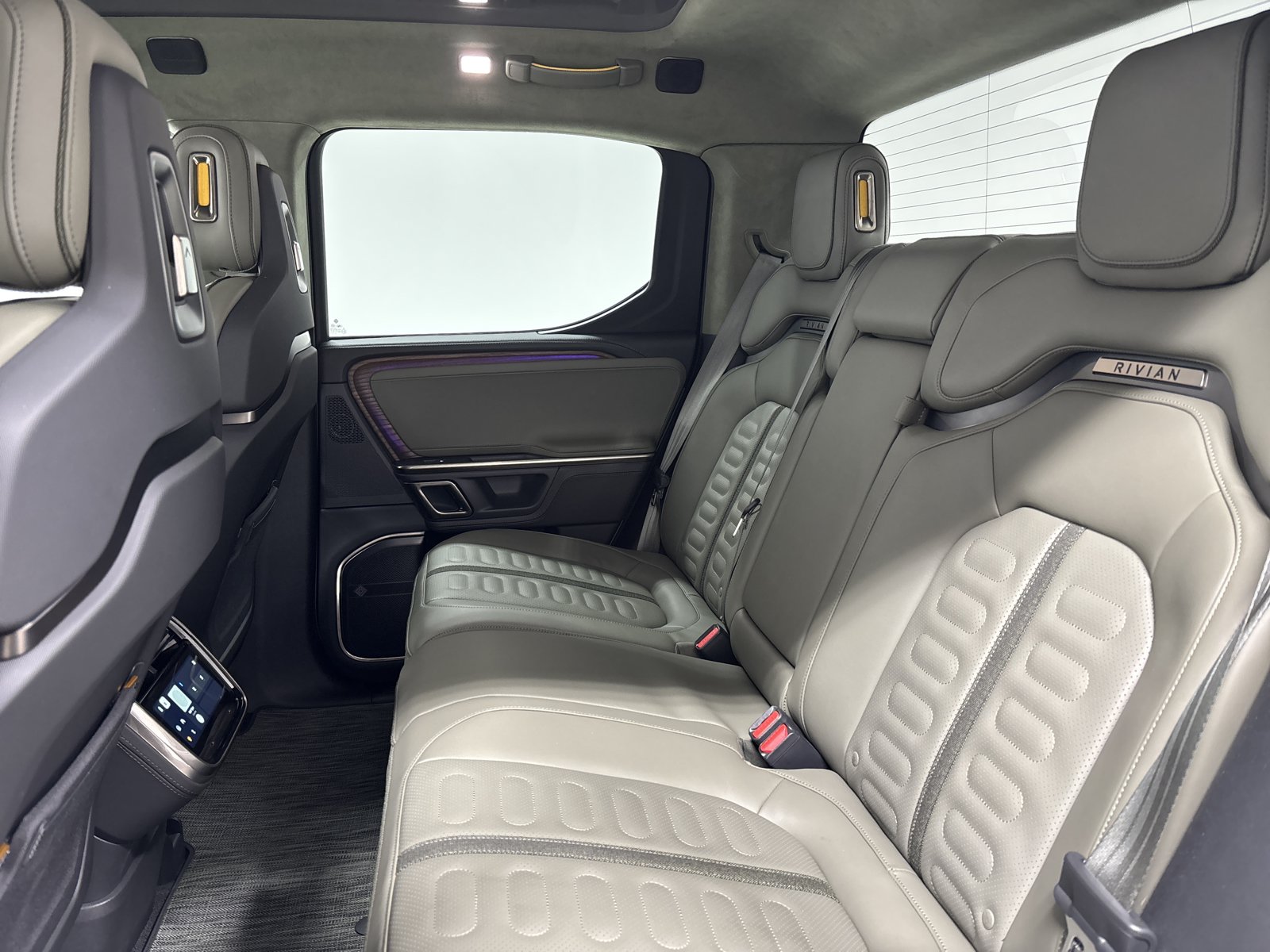 Used 2024 Rivian R1T Adventure AWD/4WD image 21