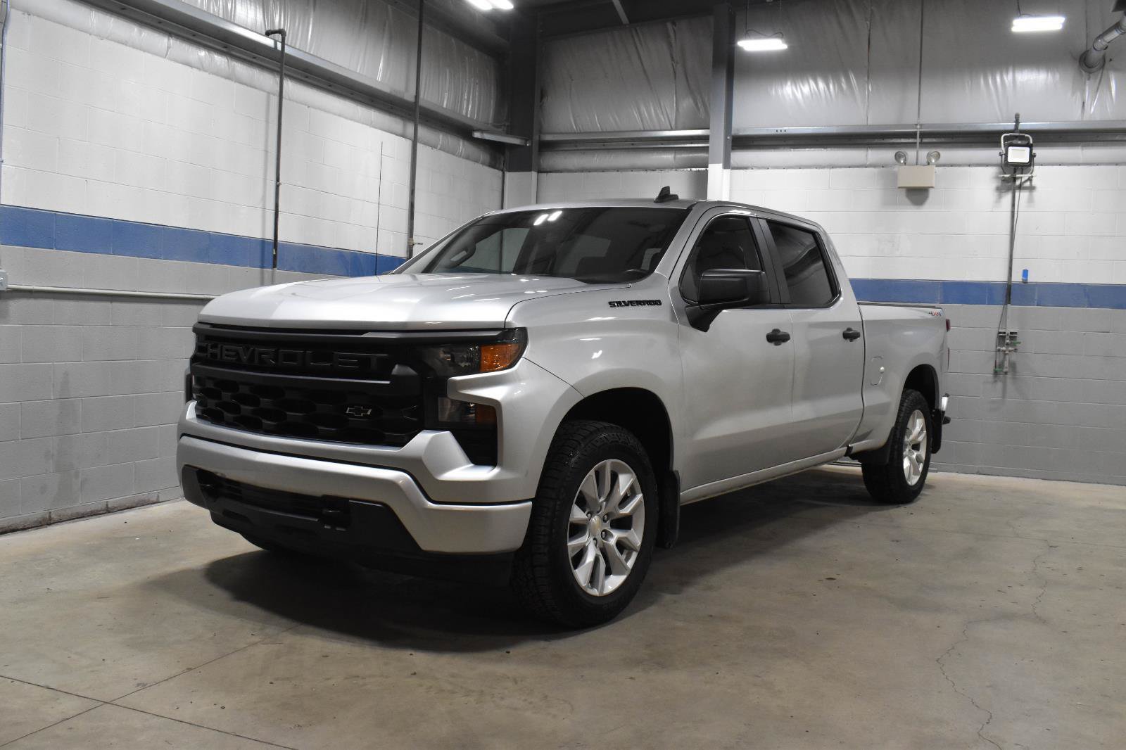 Used 2022 Chevrolet Silverado 1500 Custom w/ LPO, Dark Essentials Package AWD/4WD image 7