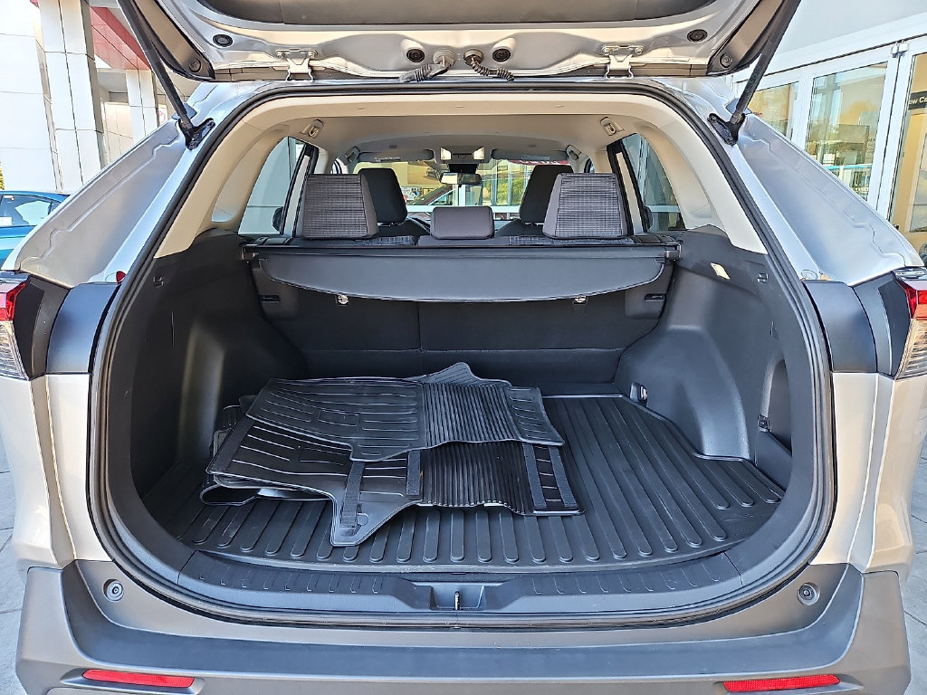 Certified 2023 Toyota RAV4 LE AWD/4WD image 29