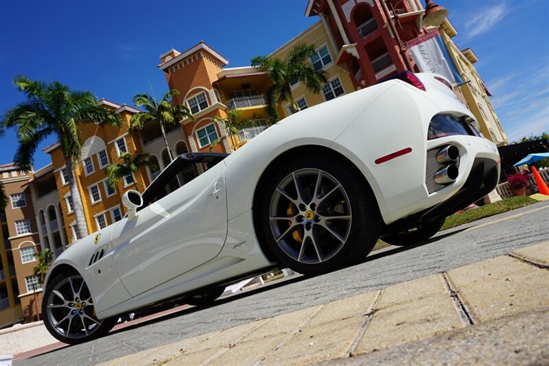Used 2014 Ferrari California RWD image 38