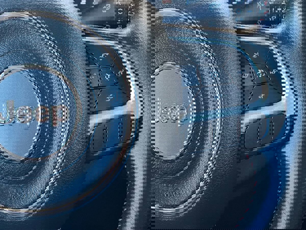 Used 2016 Jeep Renegade Trailhawk w/ Premium Trailhawk Package image 27