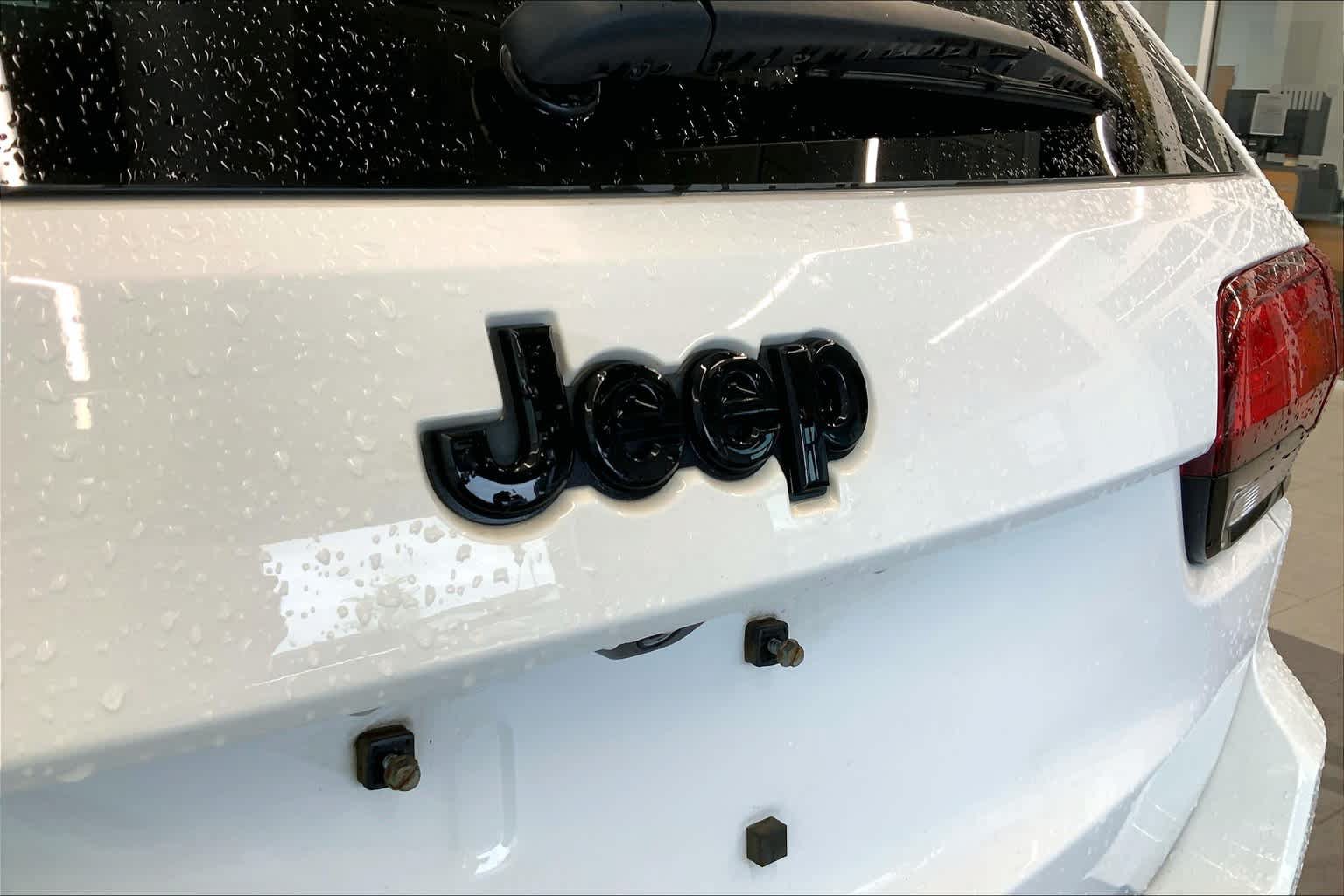 Used 2018 Jeep Grand Cherokee Altitude RWD image 30