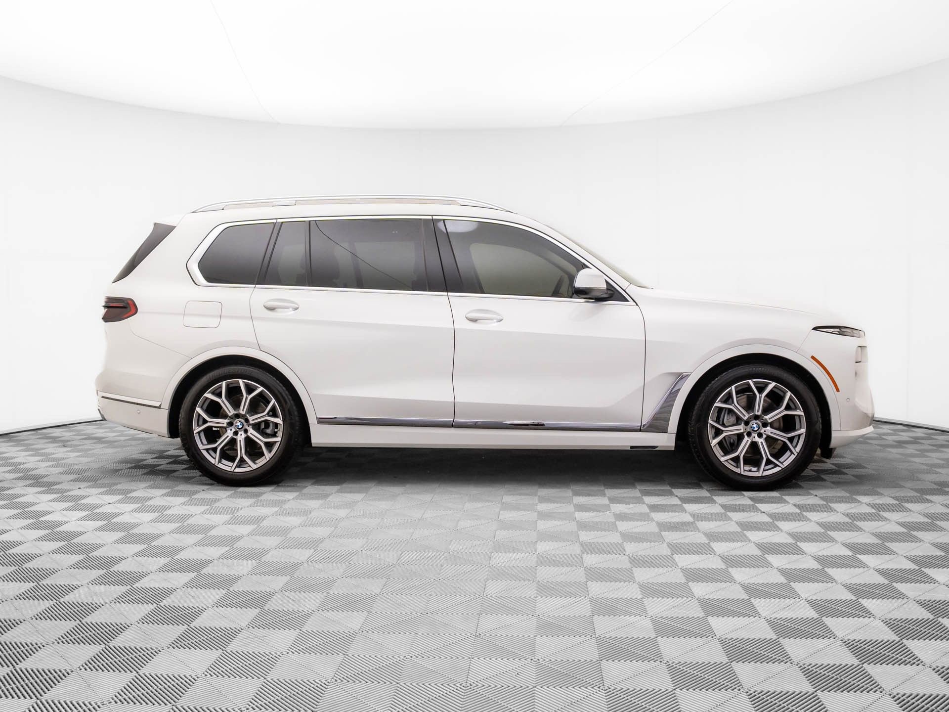 Used 2025 BMW X7 xDrive40i image 6