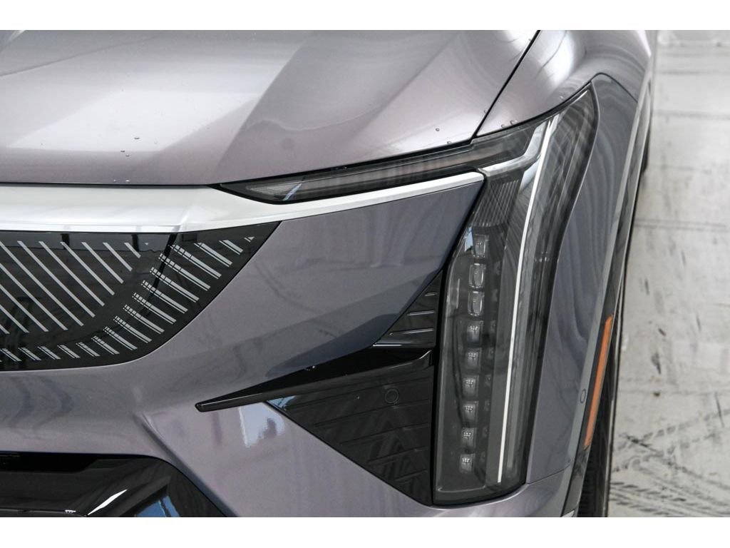 New 2026 Cadillac Optiq Luxury 2 image 9