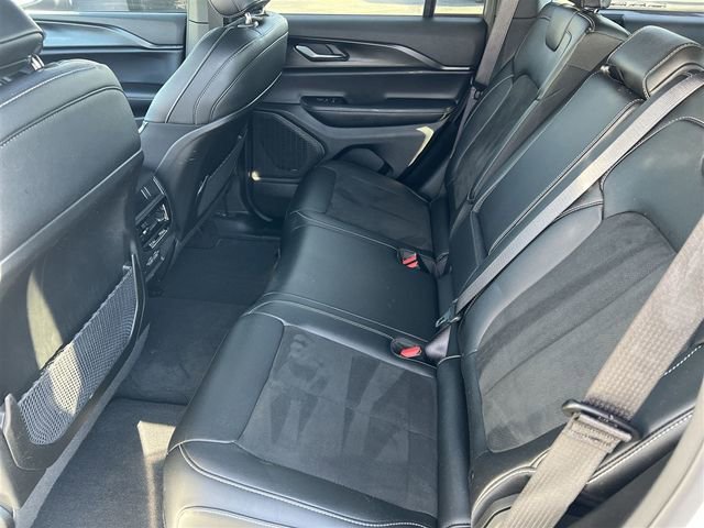 Used 2025 Jeep Grand Cherokee Altitude image 30