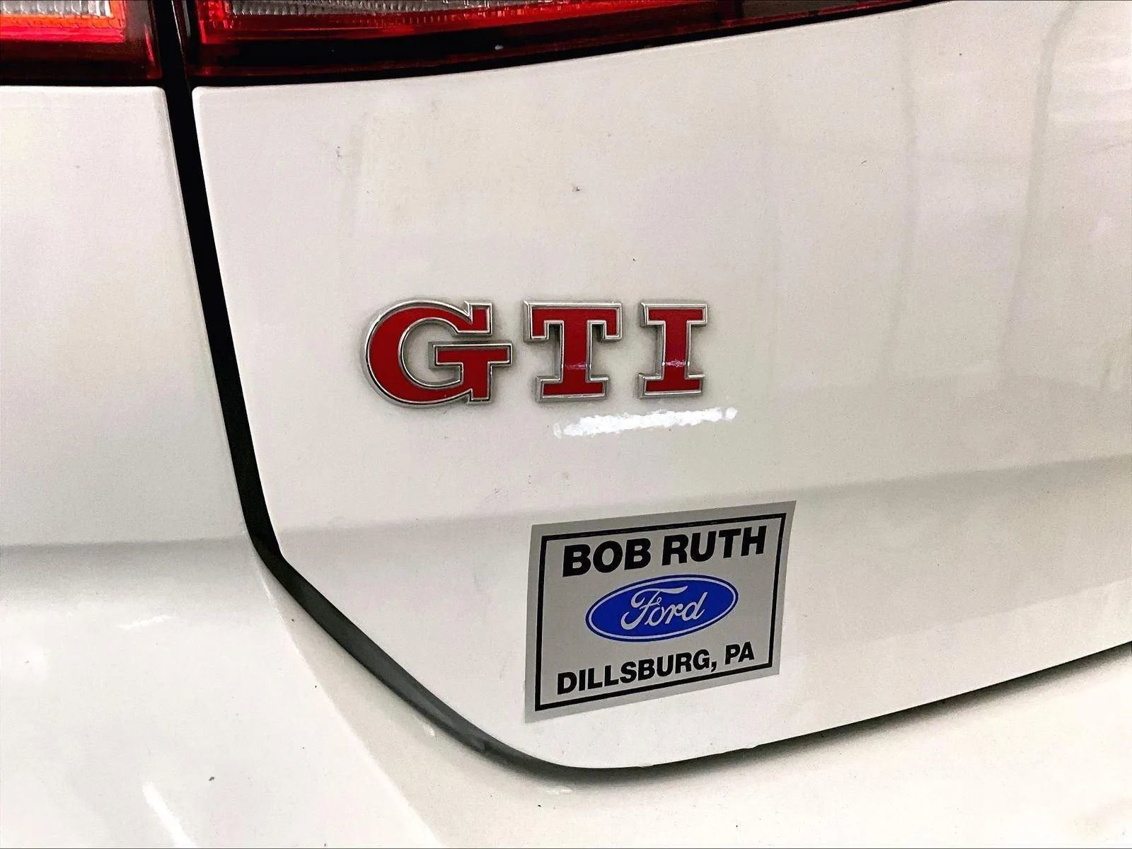 Used 2019 Volkswagen GTI SE FWD image 13