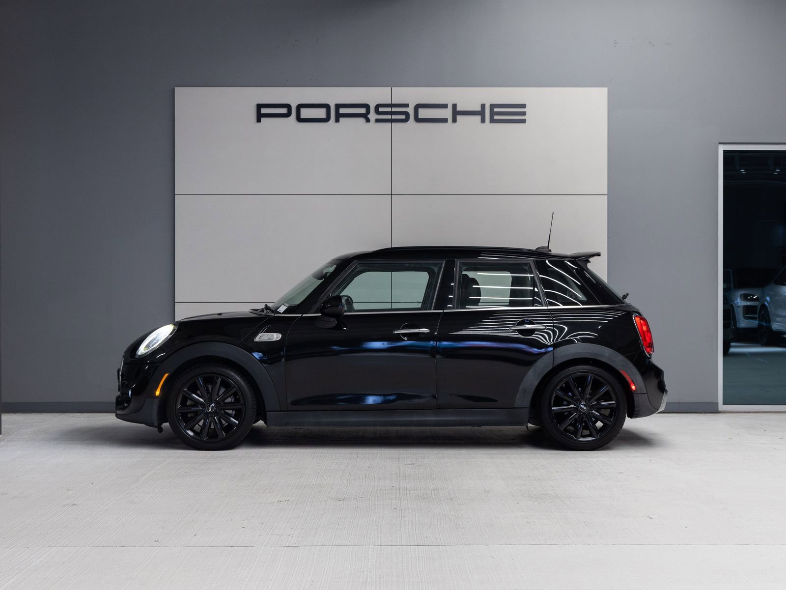 Used 2015 MINI Cooper S FWD image 2