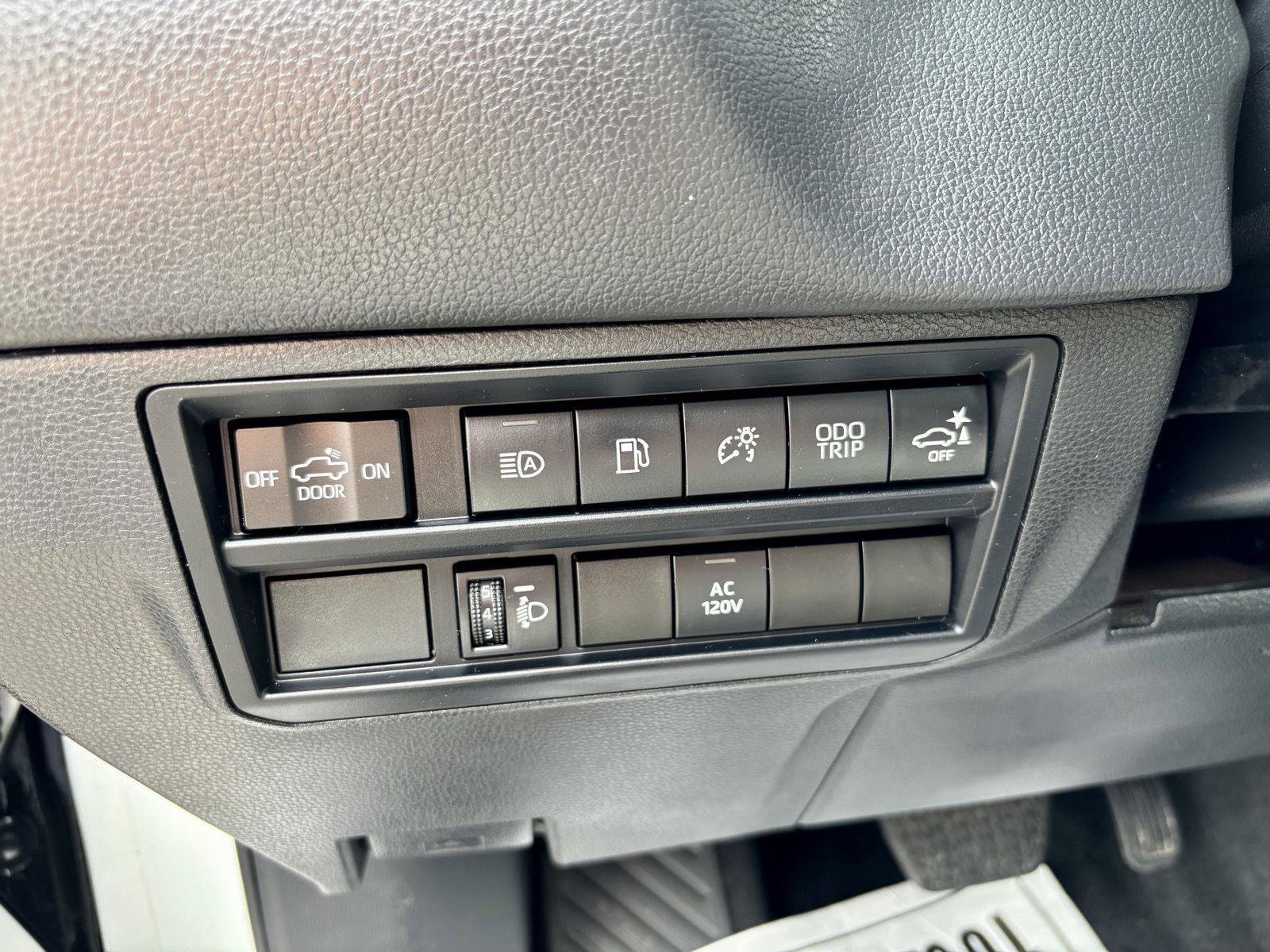 Used 2022 Toyota Tundra Limited w/ Power Package AWD/4WD image 29