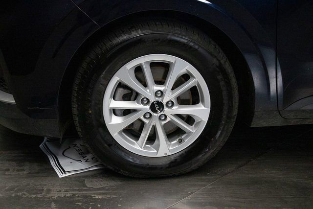 Used 2024 Kia Carnival LX image 8