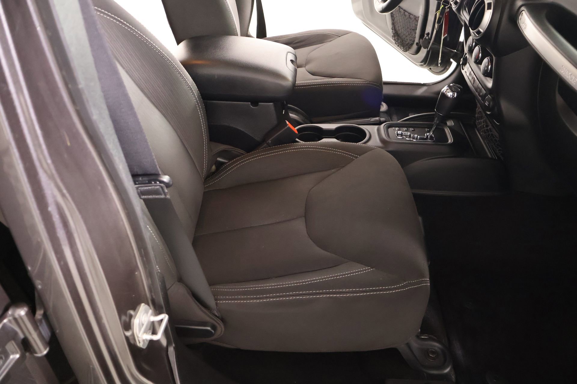 Used 2016 Jeep Wrangler Unlimited Sahara w/ Max Tow Package image 12