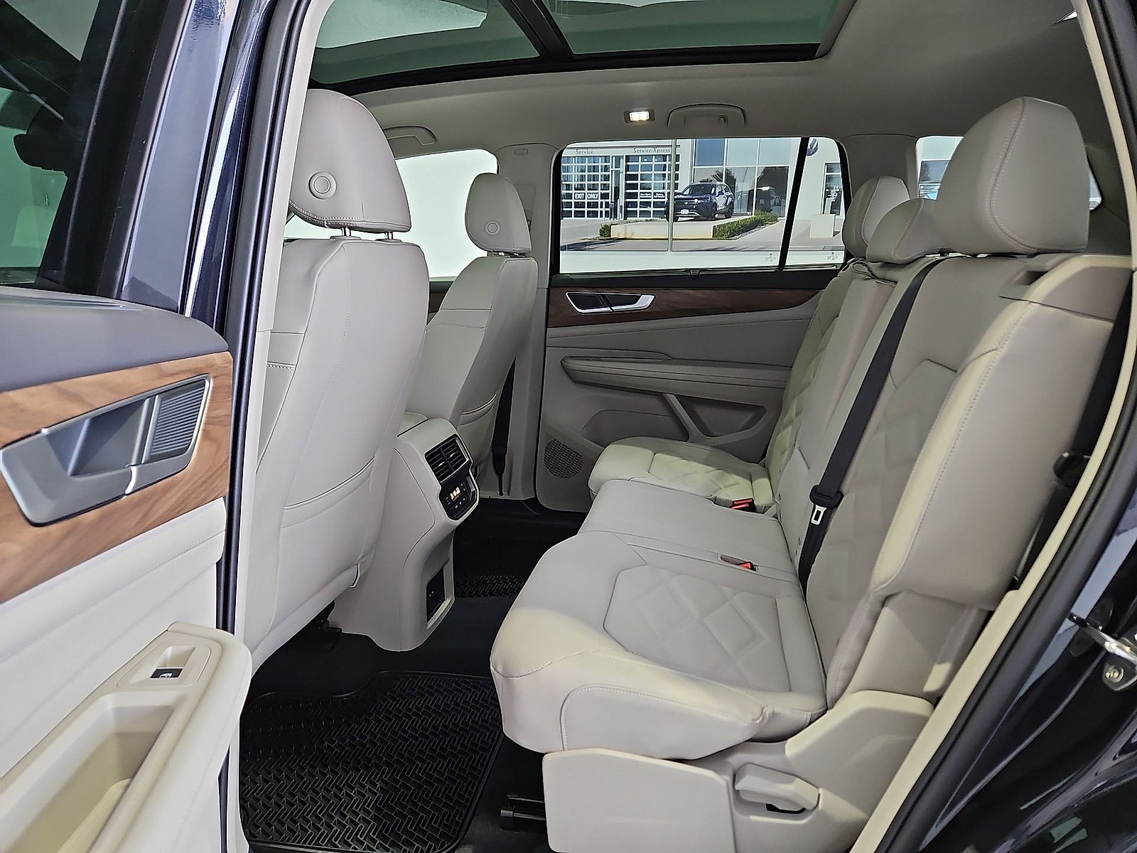 New 2026 Volkswagen Atlas SE FWD image 14