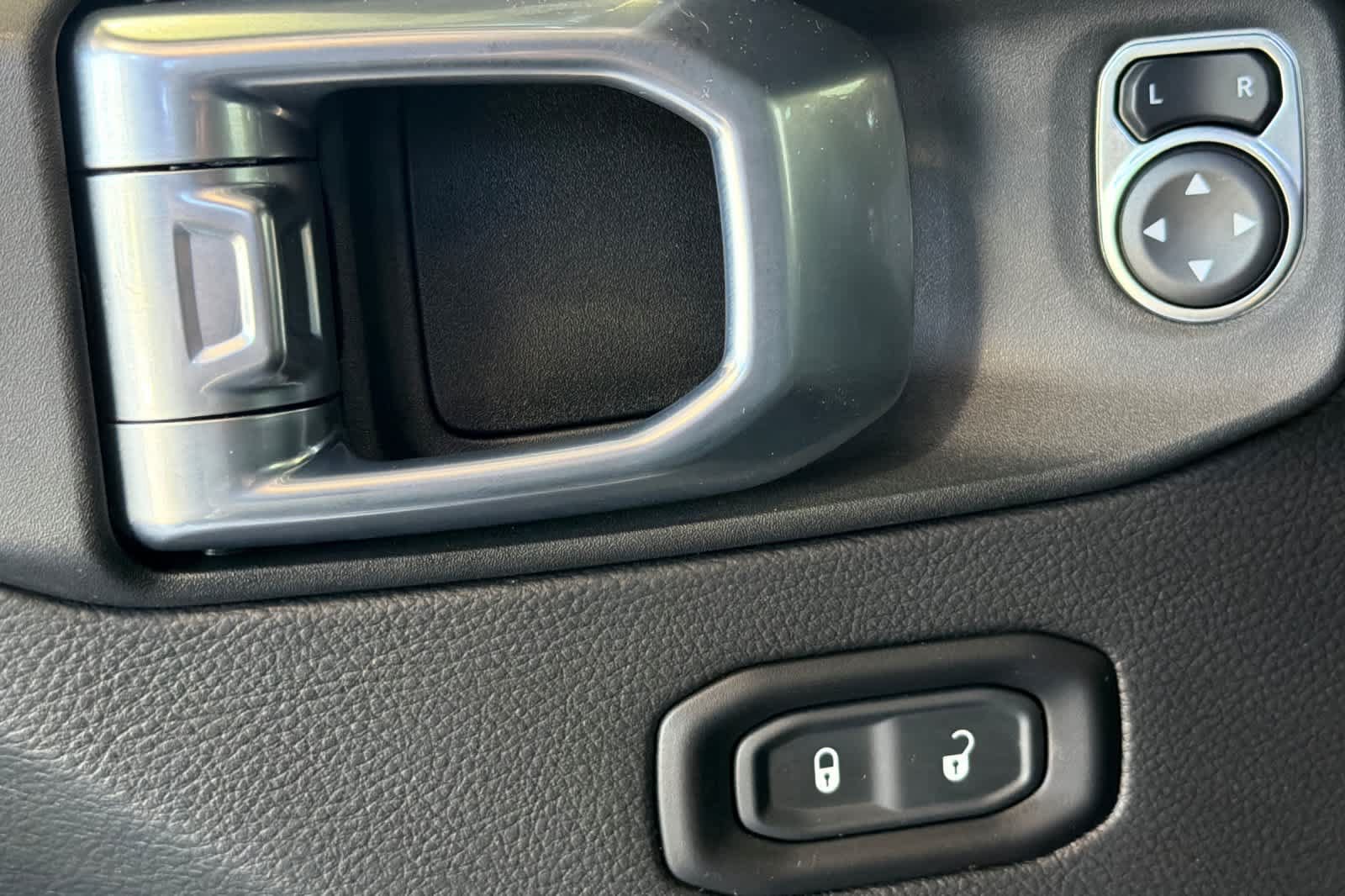 Used 2021 Jeep Gladiator Mojave AWD/4WD image 15