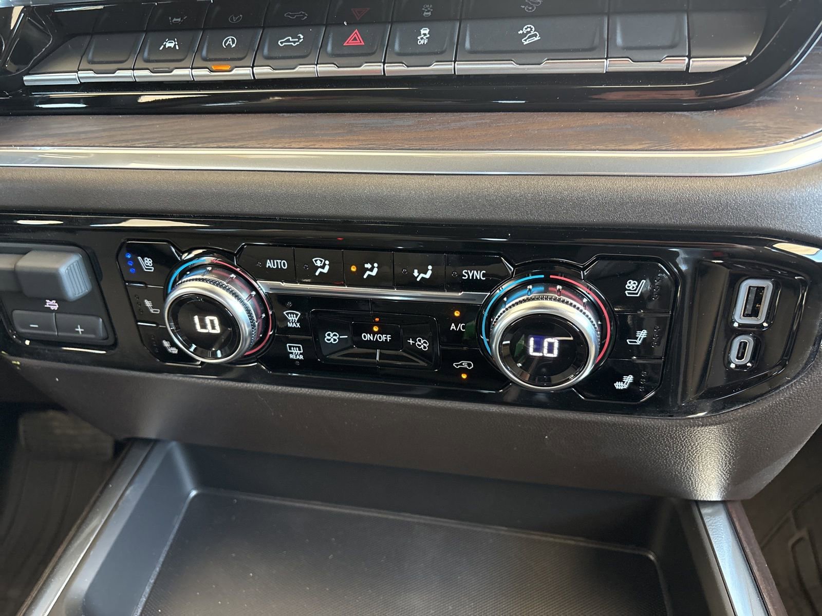 New 2026 GMC Sierra 1500 SLT image 24