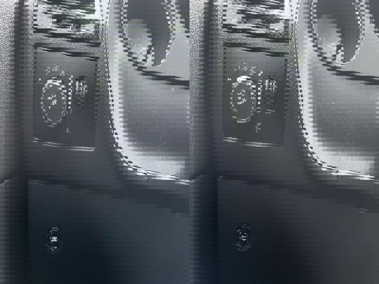 Used 2012 Dodge Challenger SRT8 image 28