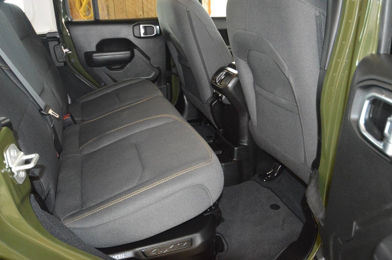 Used 2024 Jeep Wrangler Unlimited w/ Convenience Group AWD/4WD image 15