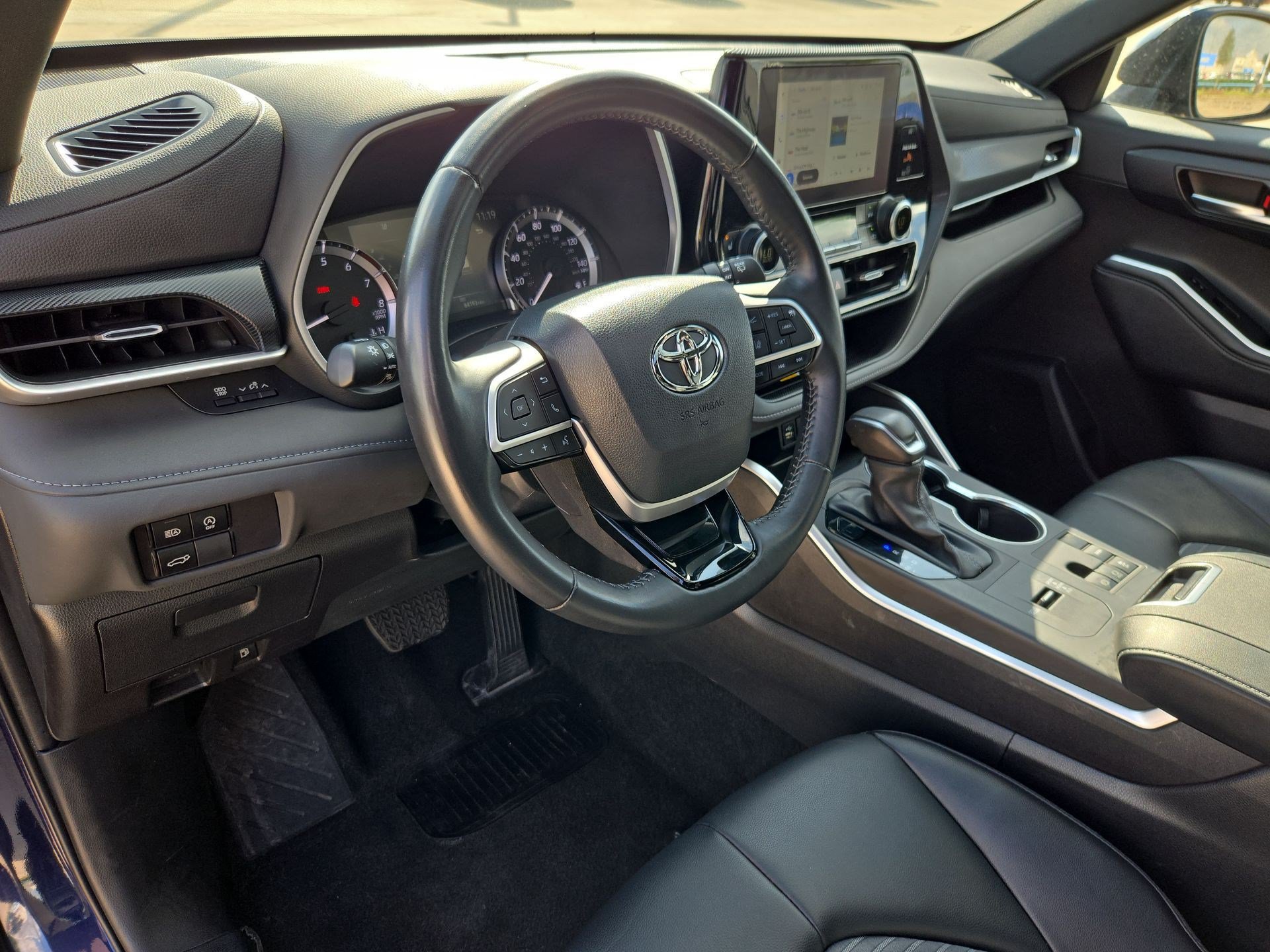 Used 2024 Toyota Highlander XSE FWD image 12