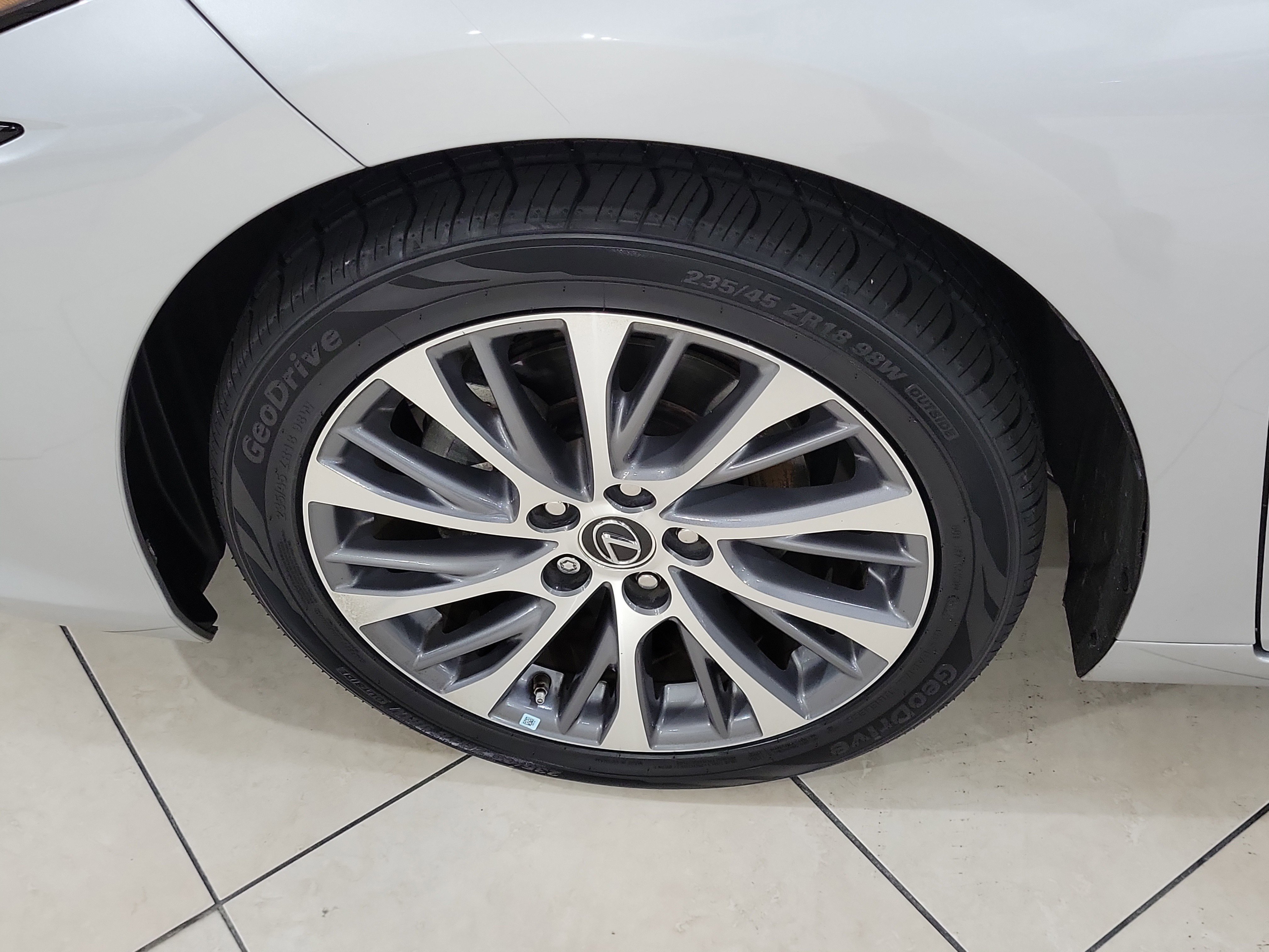Used 2021 Lexus ES 350 w/ Premium Package image 8