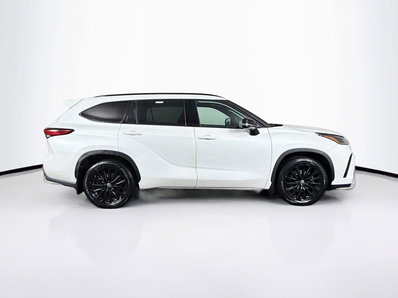 Used 2023 Toyota Highlander XSE AWD/4WD image 12