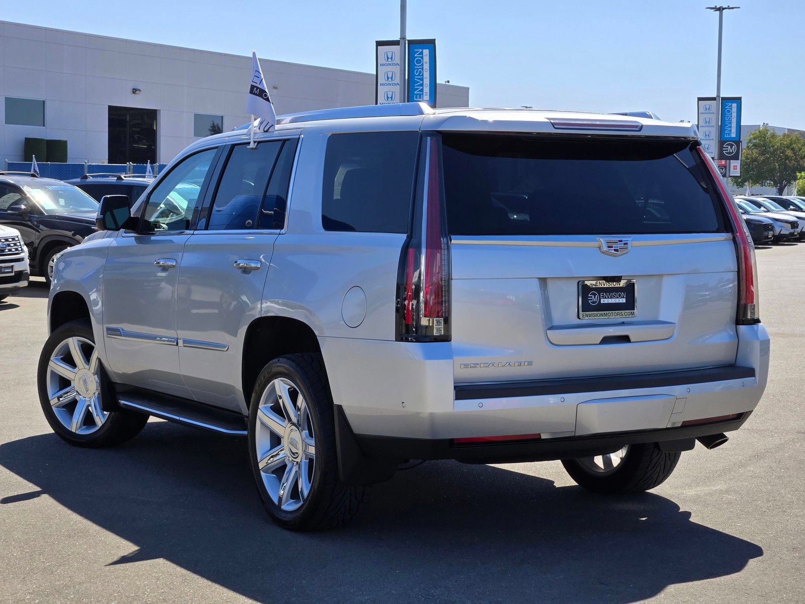 Used 2020 Cadillac Escalade Luxury RWD image 5