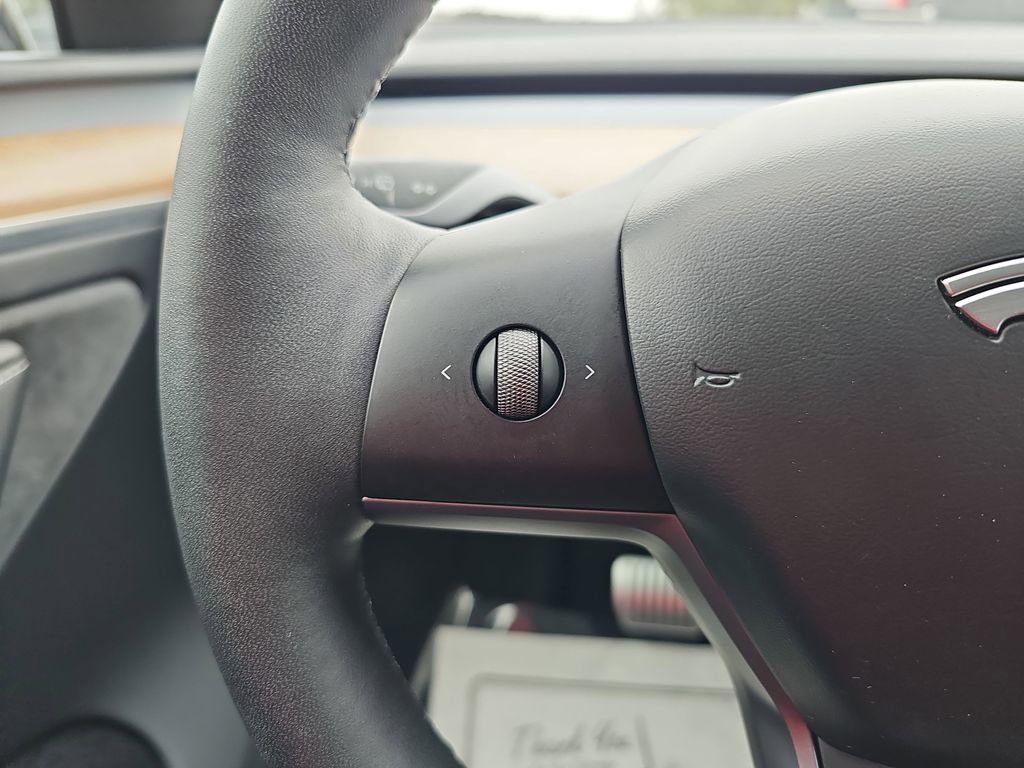 Used 2023 Tesla Model Y Long Range image 21