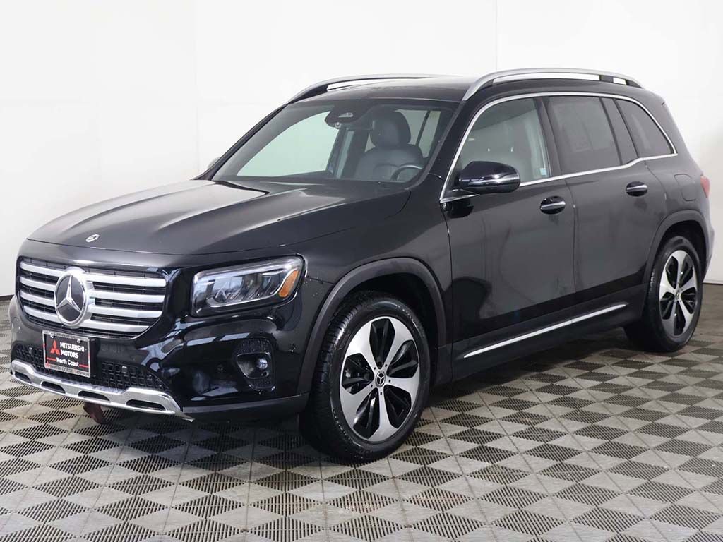Used 2025 Mercedes-Benz GLB 250 4MATIC image 8