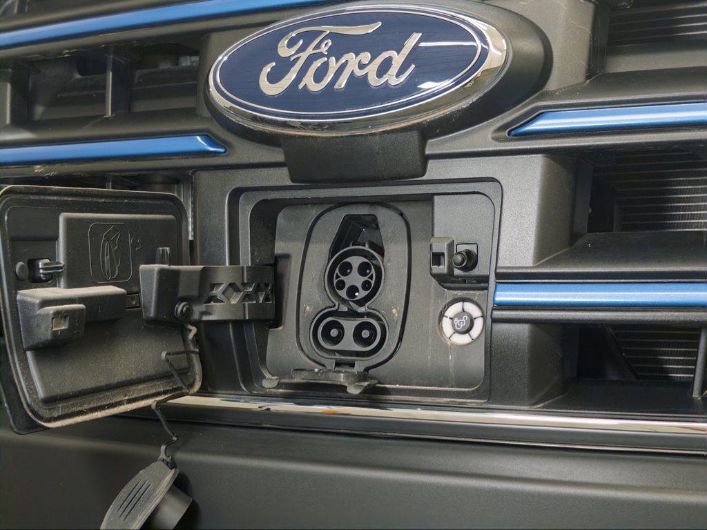 Used 2024 Ford E-Transit Low Roof RWD image 34