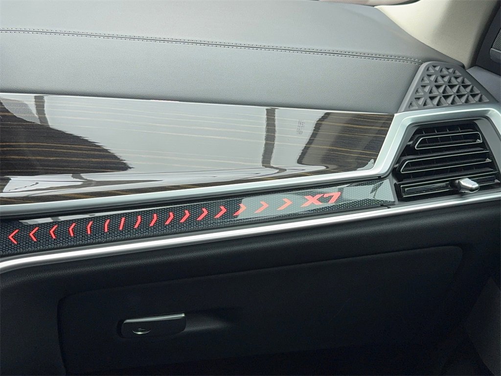 Used 2024 BMW X7 xDrive40i image 21