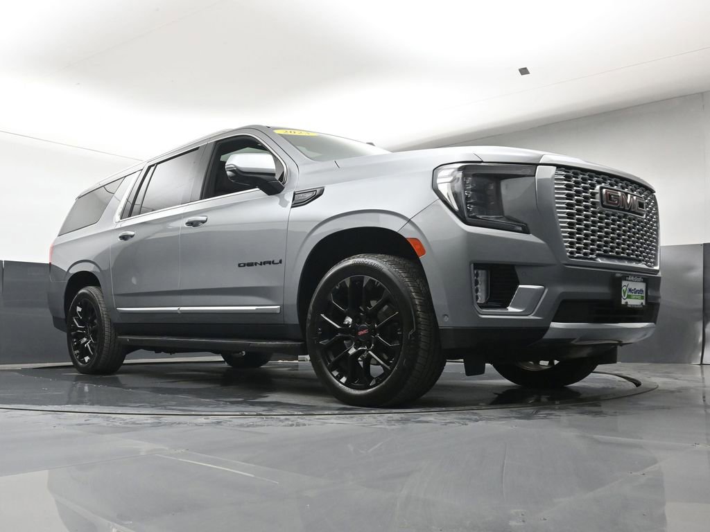 Used 2023 GMC Yukon XL Denali w/ Advanced Technology Package AWD/4WD image 30