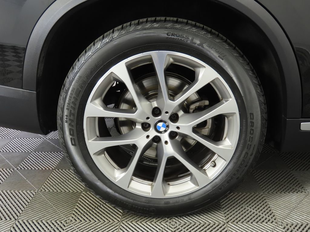 Used 2022 BMW X5 xDrive40i w/ Parking Assistance Package image 33