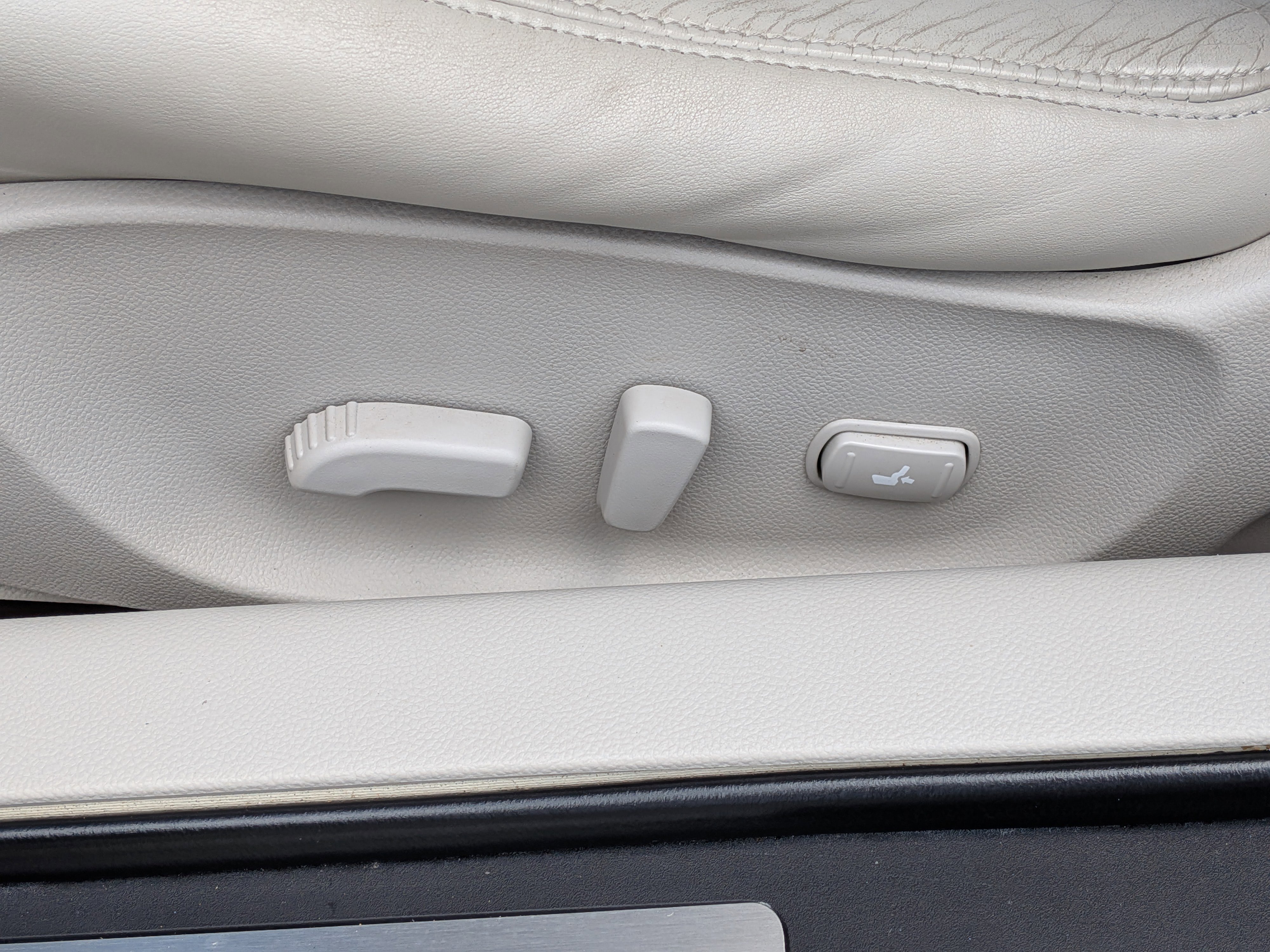 Used 2010 INFINITI G37 x w/ Premium Pkg image 19