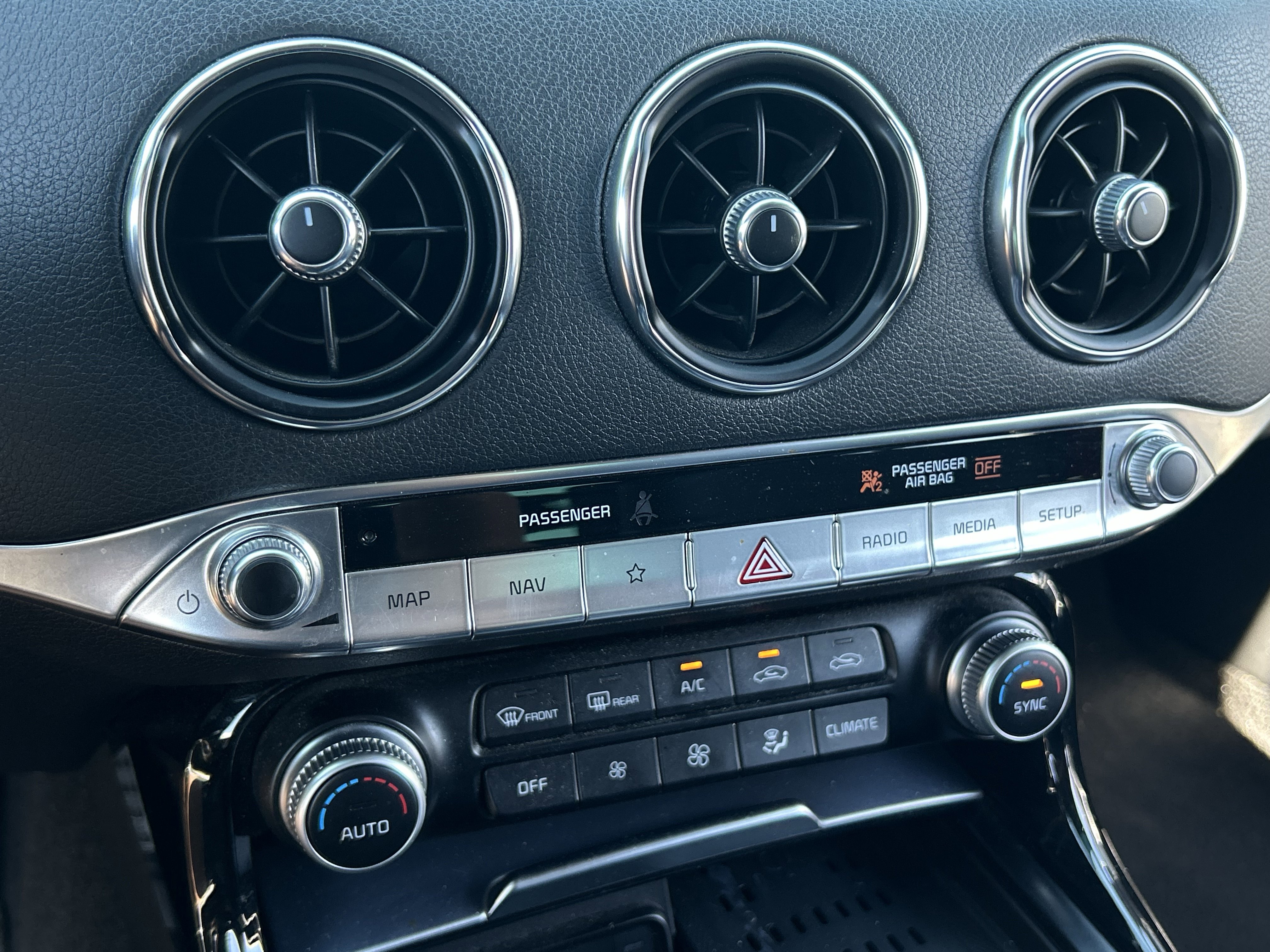 Certified 2022 Kia Stinger GT1 image 27