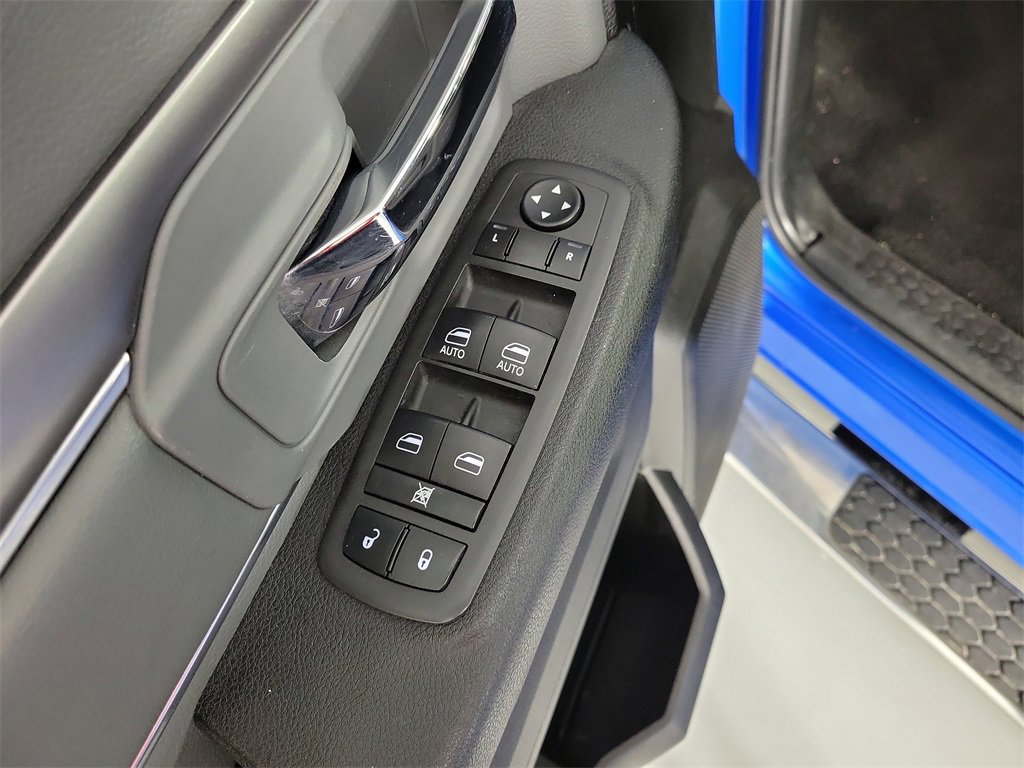 Used 2022 RAM 1500 Classic SLT image 19