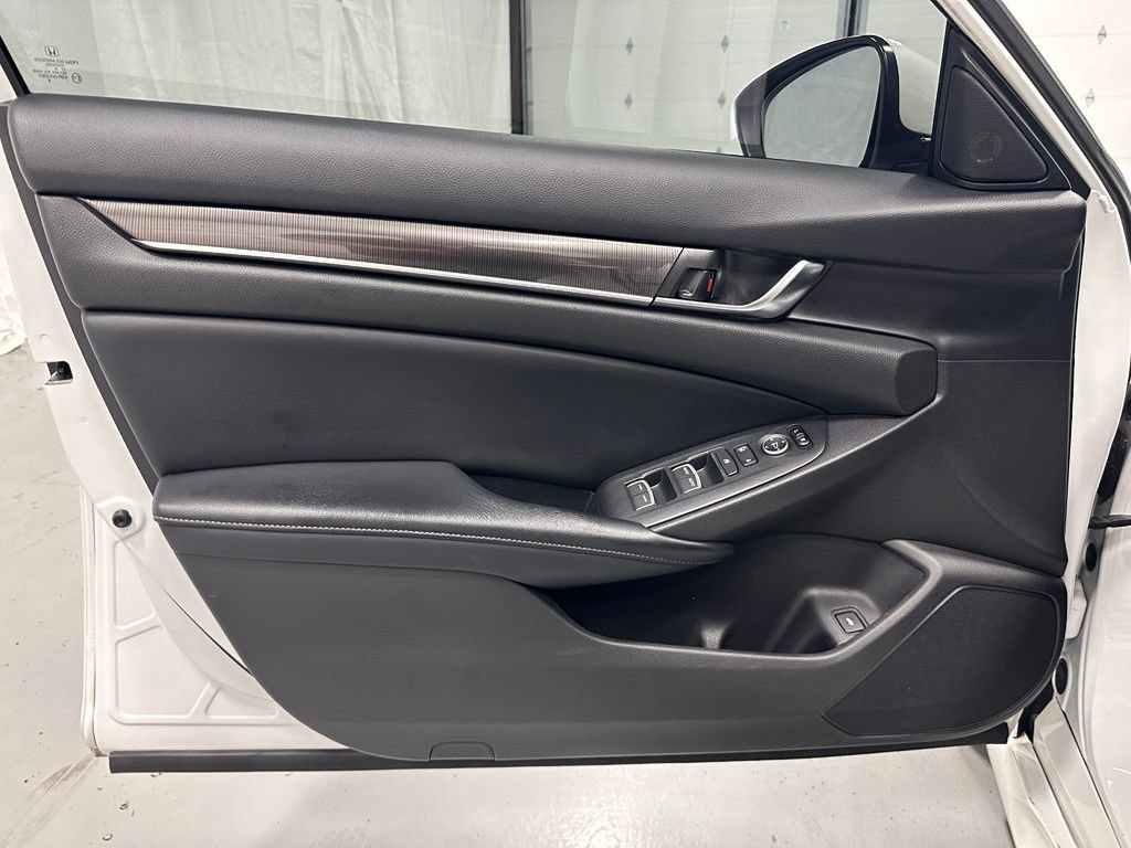 Used 2018 Honda Accord Sport image 8