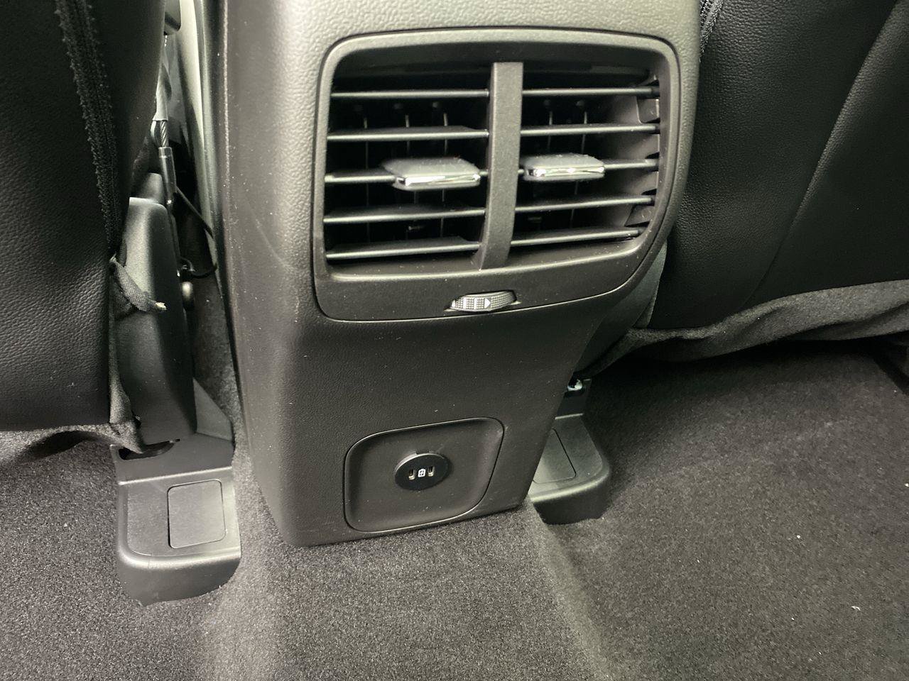 New 2024 Ford Escape SE w/ PHEV Premium Package FWD image 12