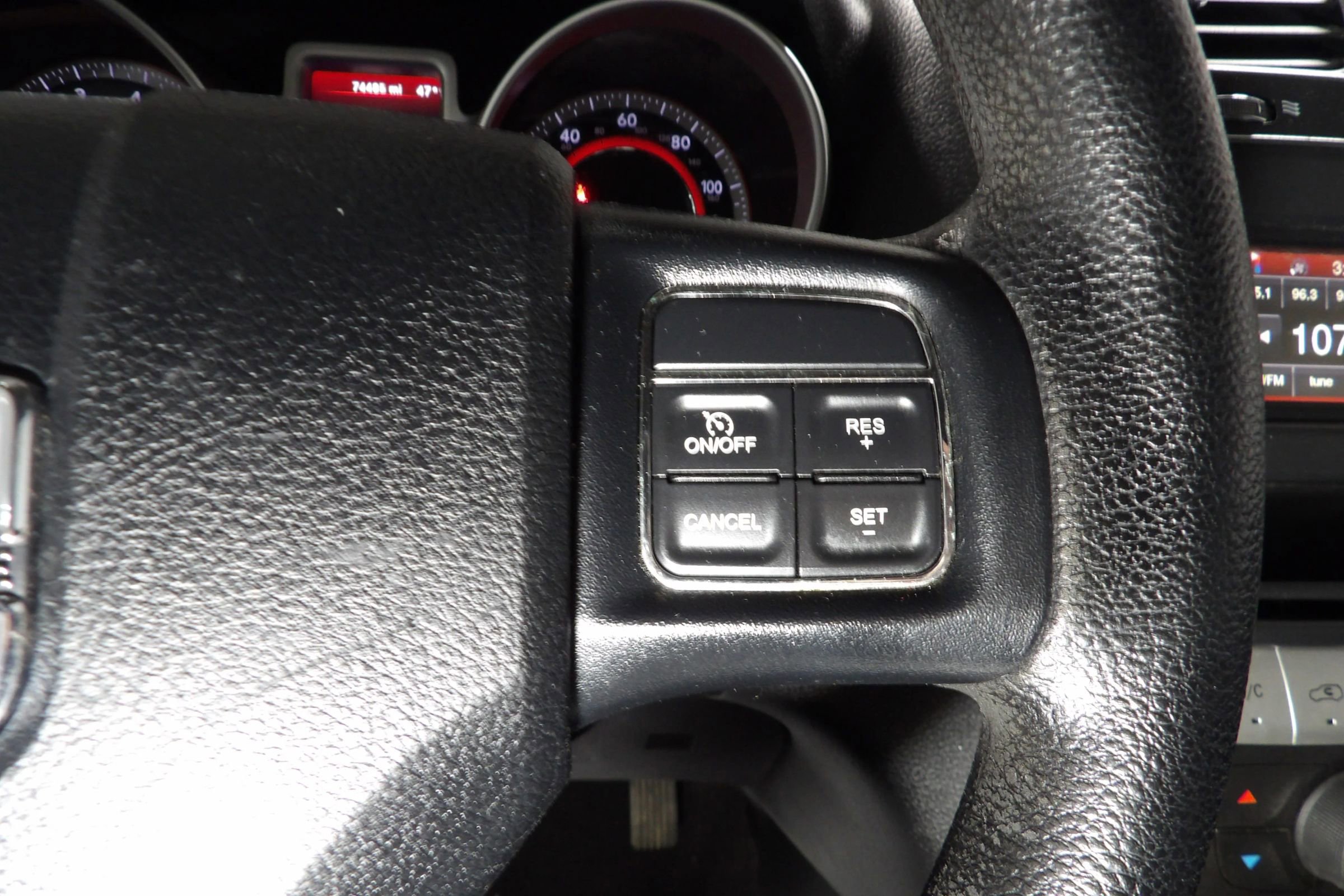 Used 2018 Dodge Journey SE w/ Blacktop Package image 18