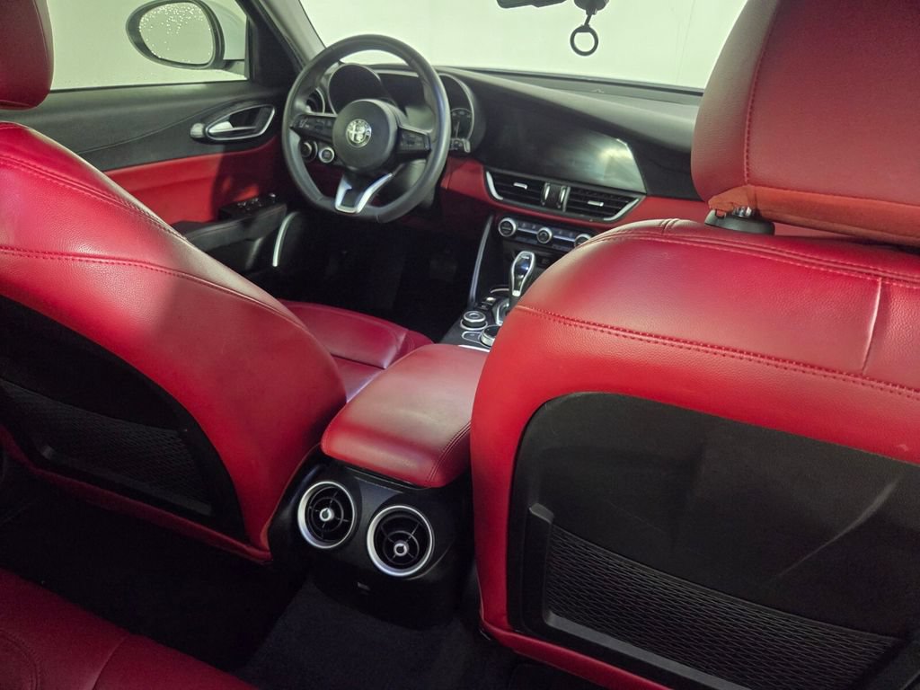 Used 2020 Alfa Romeo Giulia RWD image 29