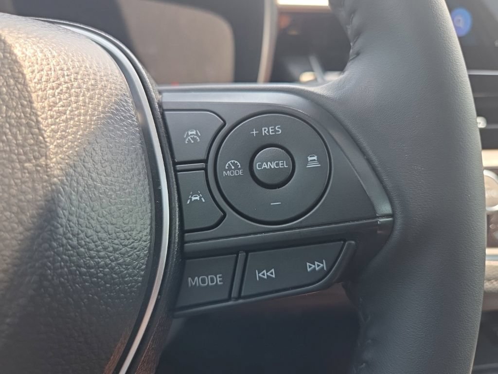 Used 2025 Toyota Corolla XSE FWD image 28
