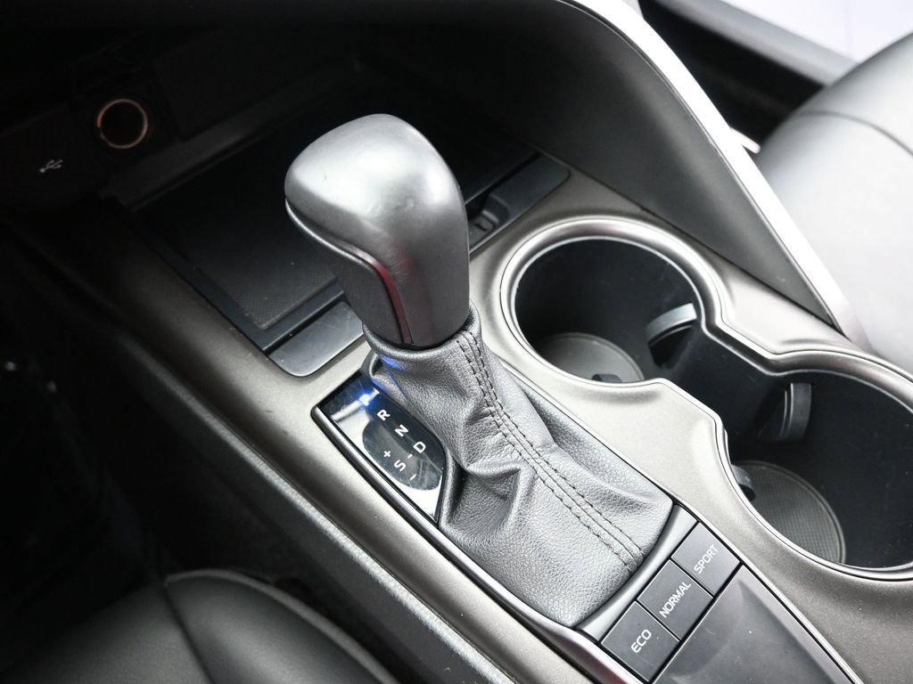 Used 2024 Toyota Camry SE w/ Convenience Package image 31