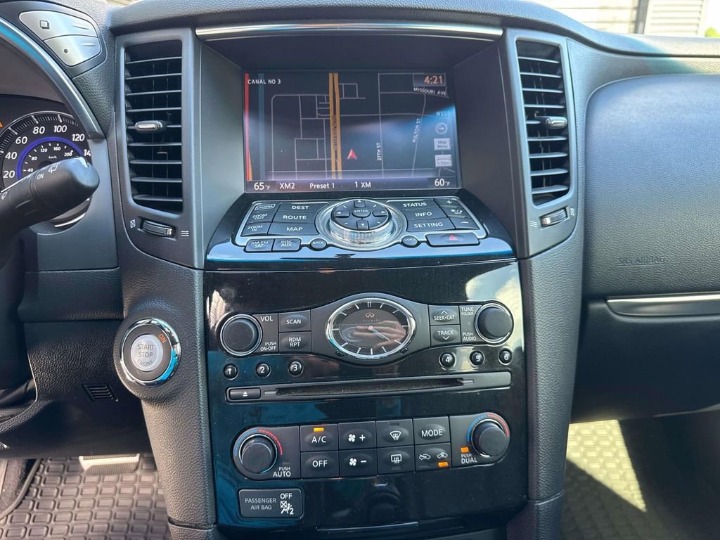 Used 2017 INFINITI QX70 2WD w/ Premium Package image 25