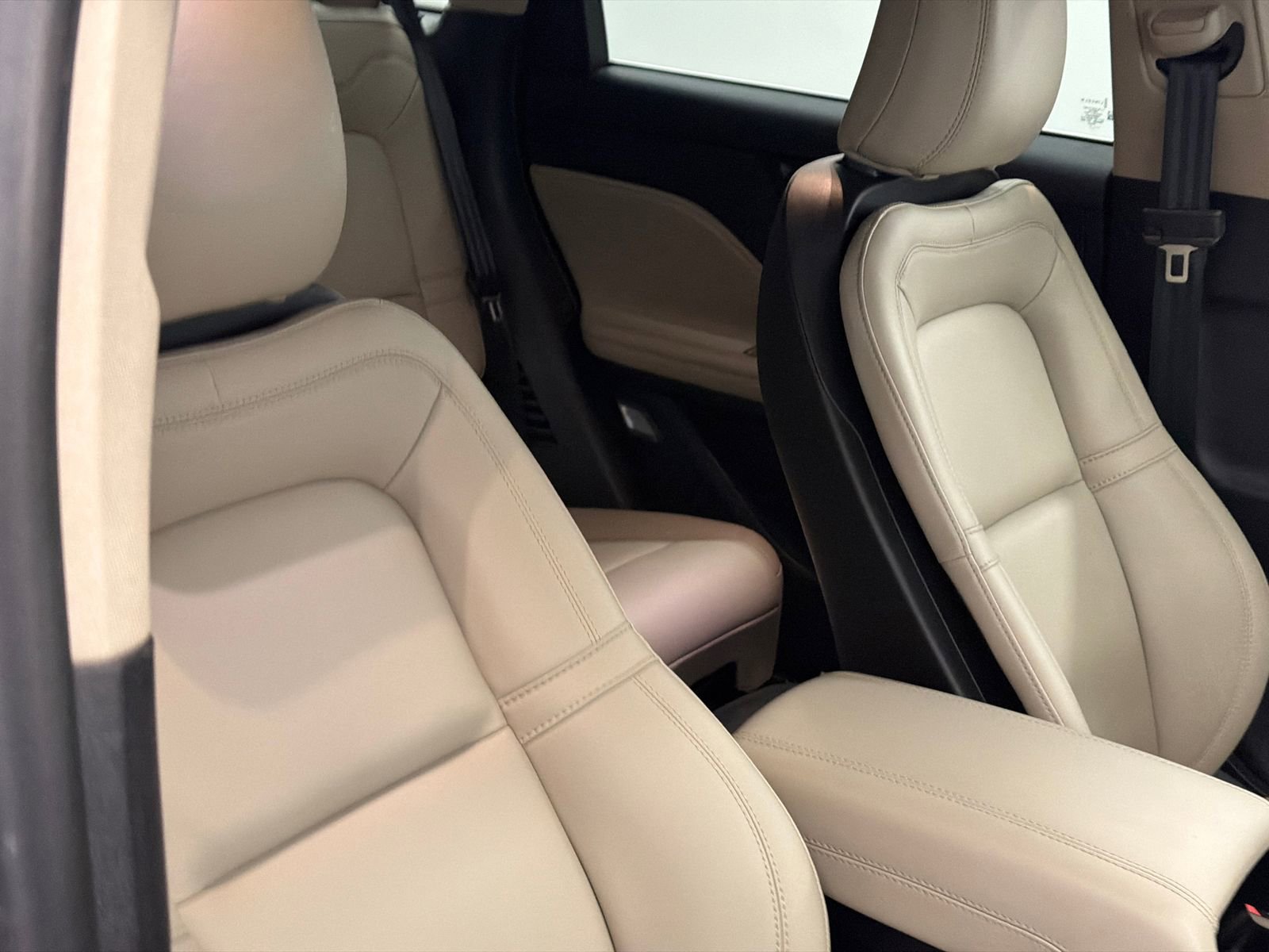 Certified 2025 Lincoln Corsair AWD image 11